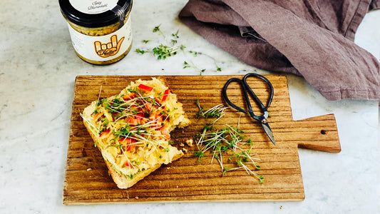 Hummus-Avo-Toast mit Spicy Blumenkohl